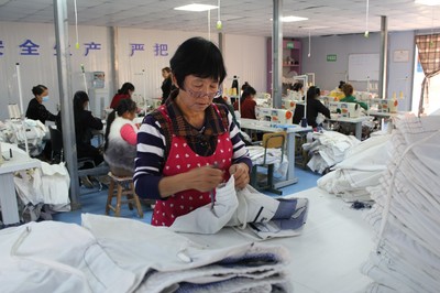 寧縣春榮鎮(zhèn)興創(chuàng)服裝就業(yè)工廠(chǎng) 產(chǎn)品遠(yuǎn)銷(xiāo)海外的服裝產(chǎn)業(yè)典范